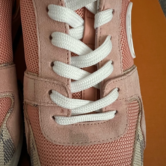 LOUIS VUITTON SNEAKERS - Picture 6 of 7